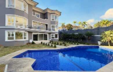 Imagem: A casa em condomínio possui 5 Dormitórios, 5 Banheiros, 5