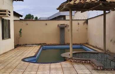 Imagem 2: Casa em quadra central. Piscina, Churrasqueira, VarandaeGuarda roupa