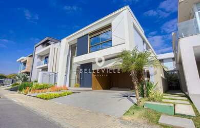 Imagem: A casa em condomínio possui 4 Dormitórios, 5 Banheiros, 2