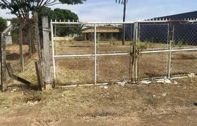 Imagem: O terreno possui 10.000m² de Área e está localizado em São