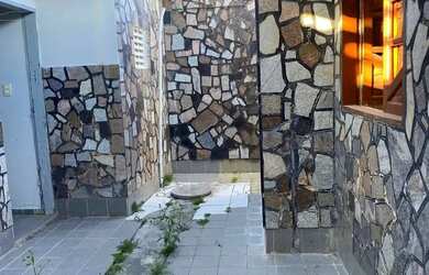 Imagem: A casa possui 4 Dormitórios, 3 Banheiros, 2 Vagas na garagem