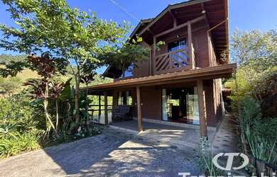 Imagem: A casa possui 3 Dormitórios, 3 Banheiros, 280m² de Área e