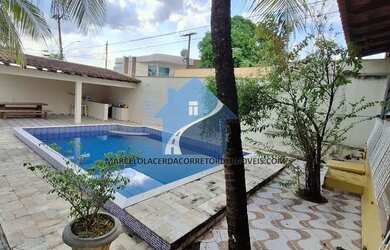 Imagem: A casa possui 4 Dormitórios, 5 Banheiros, 5 Vagas na garagem