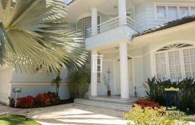 Imagem: A casa possui 4 Dormitórios, 5 Banheiros, 2 Vagas na garagem