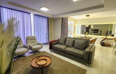 Imagem: A casa em condomínio possui 4 Dormitórios, 4 Banheiros, 208m²