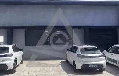 Imagem: O depósito possui 4 Vagas na garagem, 395m² de Área e está