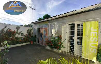 Imagem: A casa possui 3 Dormitórios, 1 Banheiro, 1 Vaga na garagem