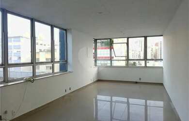 Imagem: O depósito possui 1 Vaga na garagem, 50m² de Área e está