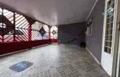 Imagem: A casa possui 4 Dormitórios, 2 Banheiros, 2 Vagas na garagem