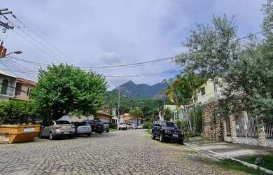 Imagem 3: EXCELENTE CASA 3QTOS-SUÍTE-300M2-3VGS- JARDIM URUÇANGA - ANIL JPA RJ