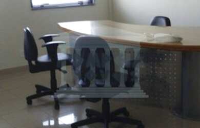 Imagem: O depósito possui 1 Vaga na garagem, 30m² de Área e está