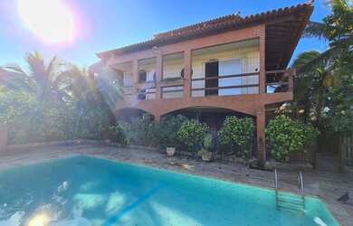 Imagem: A casa possui 4 Dormitórios, 4 Banheiros, 2 Vagas na garagem