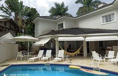 Imagem: A casa possui 5 Dormitórios, 5 Banheiros e 400m² de Área