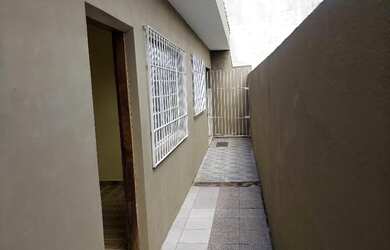 Imagem: A casa possui 2 Dormitórios, 1 Banheiro, 1 Vaga na garagem