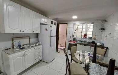 Imagem: A casa possui 2 Dormitórios, 1 Banheiro e está localizado