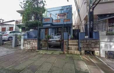 Imagem: A casa possui 3 Dormitórios, 1 Banheiro, 1 Vaga na garagem