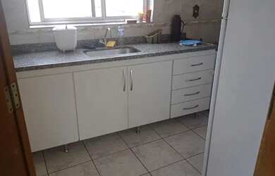 Imagem: O apartamento possui 3 Dormitórios, 1 Banheiro, 1 Vaga na garagem