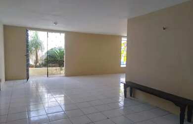 Imagem: A casa possui 4 Dormitórios, 3 Banheiros, 3 Vagas na garagem