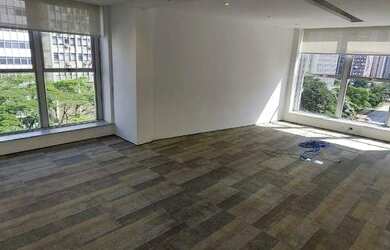 Imagem: O depósito possui 2 Vagas na garagem, 290m² de Área e está