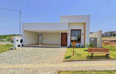 Imagem: A casa em condomínio possui 3 Dormitórios, 3 Banheiros, 2