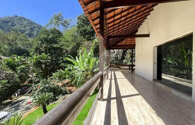 Imagem: A casa em condomínio possui 5 Dormitórios, 5 Banheiros, 3