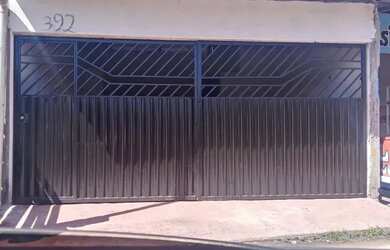 Imagem: A casa possui 2 Dormitórios, 1 Banheiro, 2 Vagas na garagem