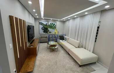 Imagem: A casa possui 3 Dormitórios, 4 Banheiros, 5 Vagas na garagem