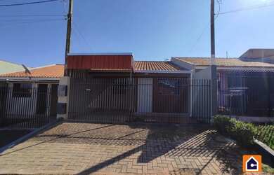 Imagem: A casa possui 2 Dormitórios, 1 Banheiro, 1 Vaga na garagem