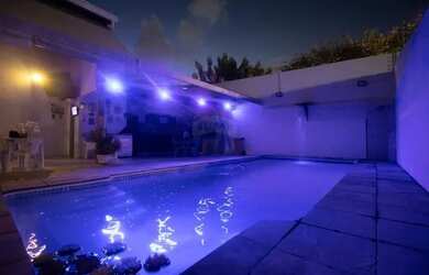 Imagem: A casa possui 5 Dormitórios, 4 Banheiros, 5 Vagas na garagem