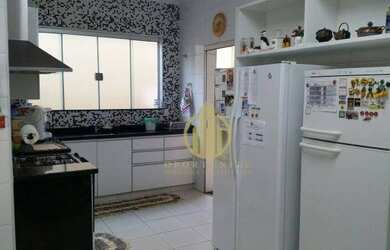 Imagem: A casa em condomínio possui 4 Dormitórios, 1 Banheiro, 4 Vagas