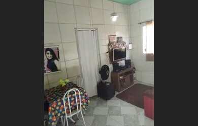Imagem: A casa possui 2 Dormitórios, 1 Banheiro e está localizado