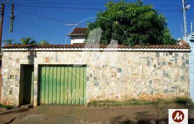 Imagem: O depósito possui 3 Vagas na garagem, 300m² de Área e está