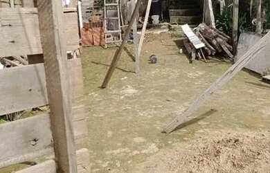 Imagem: A casa e possui Dormitórios, Suítes, 1 Banheiro está localizado