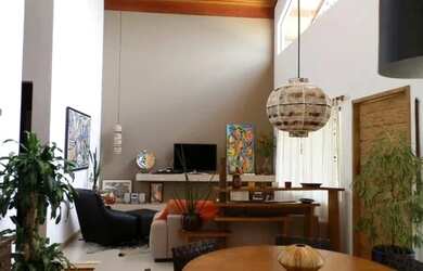 Imagem: A casa possui 2 Dormitórios, 1 Banheiro, 1 Vaga na garagem