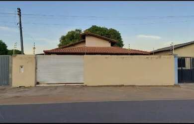 Imagem: A casa possui 2 Dormitórios, 2 Banheiros e está localizado