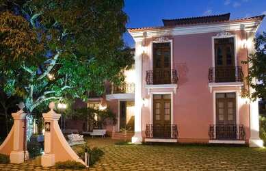 Imagem: A casa possui 3 Dormitórios, 2 Banheiros, 3 Vagas na garagem