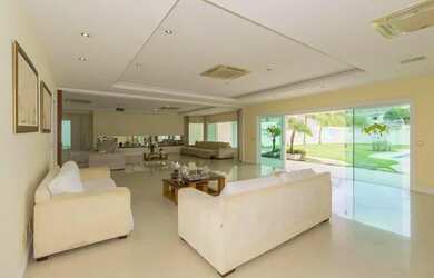 Imagem 9: Casa de condomínio para venda possui 700 metros quadrados com 5 quartos