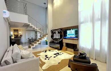 Imagem: A casa possui 4 Dormitórios, 3 Banheiros, 2 Vagas na garagem