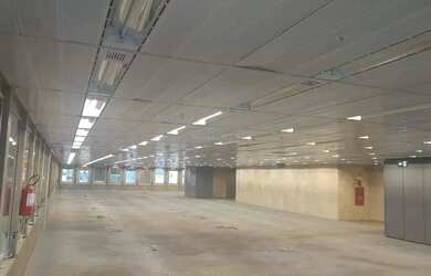 Imagem: O depósito possui 4 Vagas na garagem e 997m² de Área e está