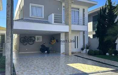 Imagem: A casa possui 4 Dormitórios, 3 Banheiros, 289m² de Área