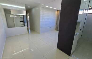 Imagem: O apartamento possui 3 Dormitórios, 1 Banheiro, 1 Vaga na garagem