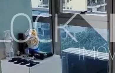 Imagem: O depósito possui 5 Vagas na garagem e 37m² de Área e está