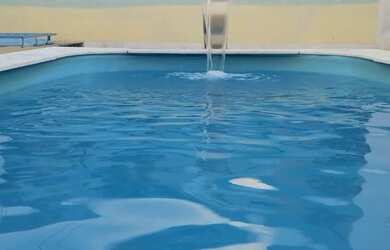 Imagem: A casa possui 2 Dormitórios, Acomodam 10 pessoas, 4 Vagas na