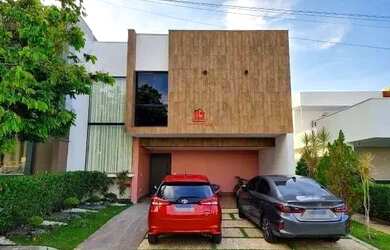 Imagem: A casa em condomínio possui 4 Dormitórios, 2 Banheiros, 4