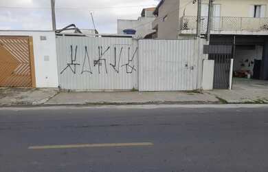 Imagem: O depósito possui 5 Vagas na garagem e 176m² de Área e está