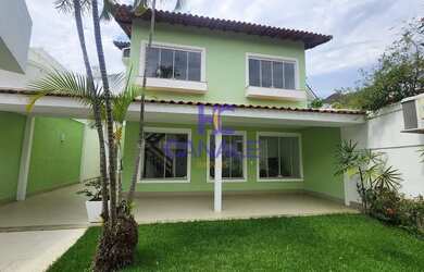 Imagem: A casa possui 5 Dormitórios, 5 Banheiros, 2 Vagas na garagem