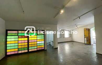 Imagem: A casa possui 4 Dormitórios, 3 Banheiros, 5 Vagas na garagem