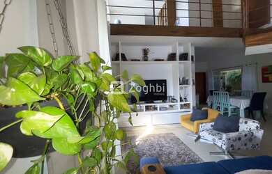 Imagem: A casa possui 5 Dormitórios, 4 Banheiros, 5 Vagas na garagem