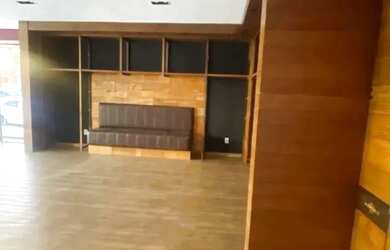 Imagem: O depósito possui 5 Vagas na garagem, 251m² de Área e está