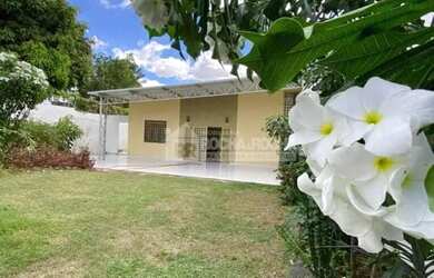Imagem: A casa possui 2 Dormitórios, 1 Banheiro, 3 Vagas na garagem
